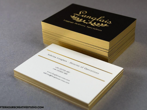 Kartu nama dengan sentuhan emas